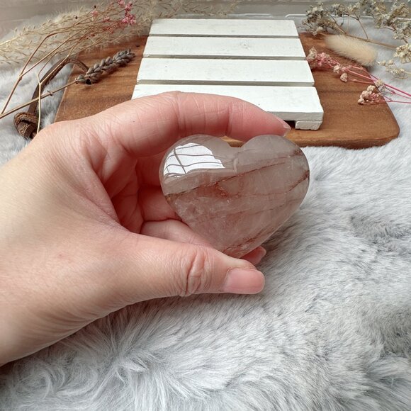 Small Hematoid Quartz Heart Carving - Picture 6 of 6